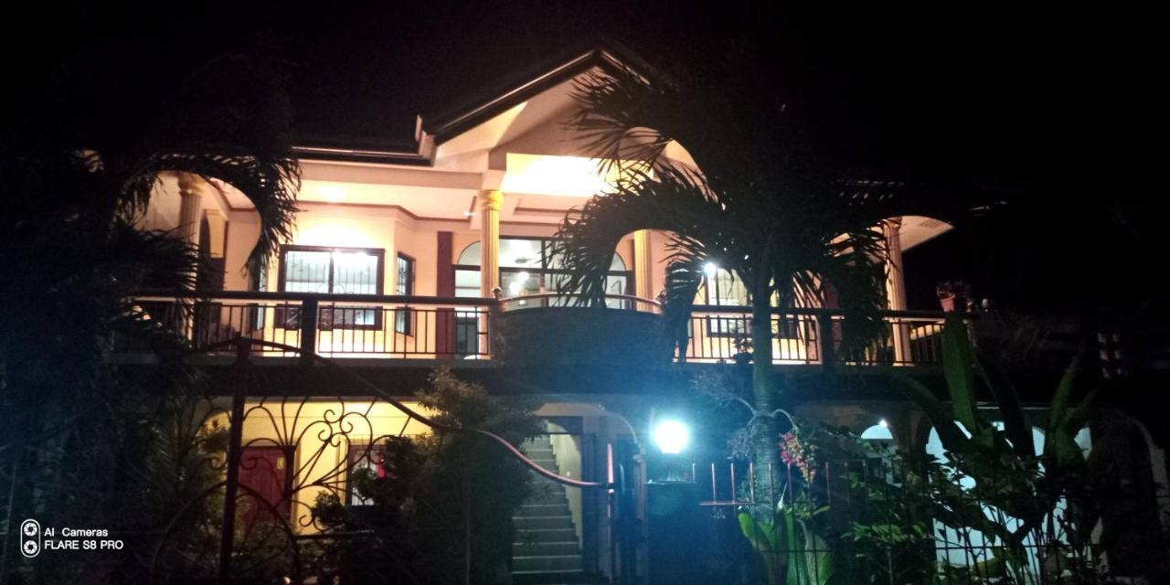 Riverside At Aninuan Accommodation And Food 푸에르토갈레라 외부 사진